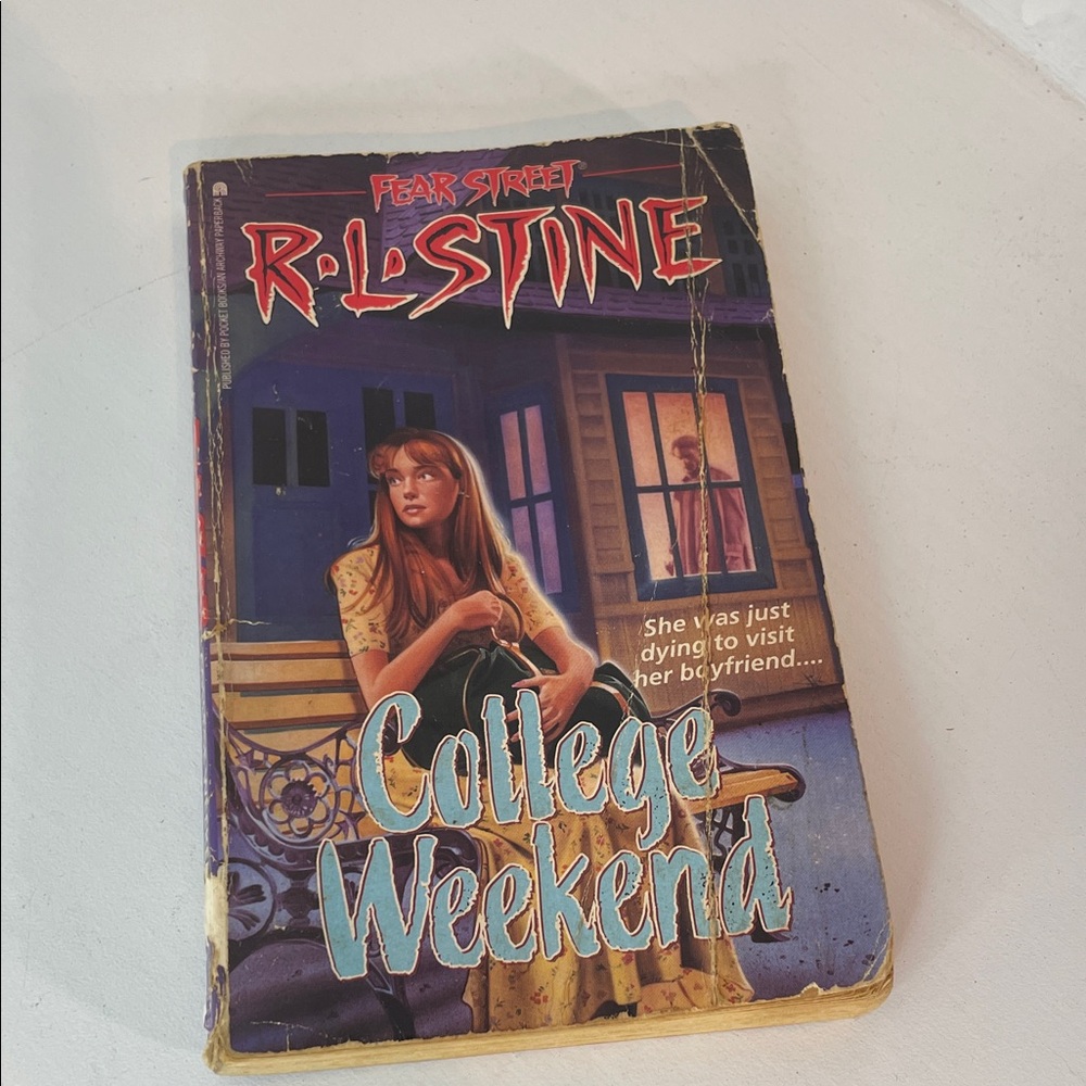 R.L. Stine Fear Street "College Weekend" Paperback - Purple Cover Book